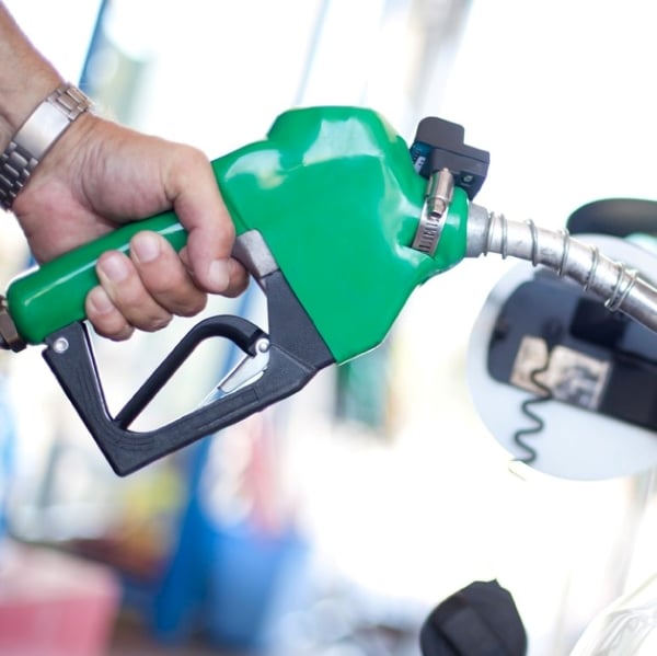 hand pumping gas in car