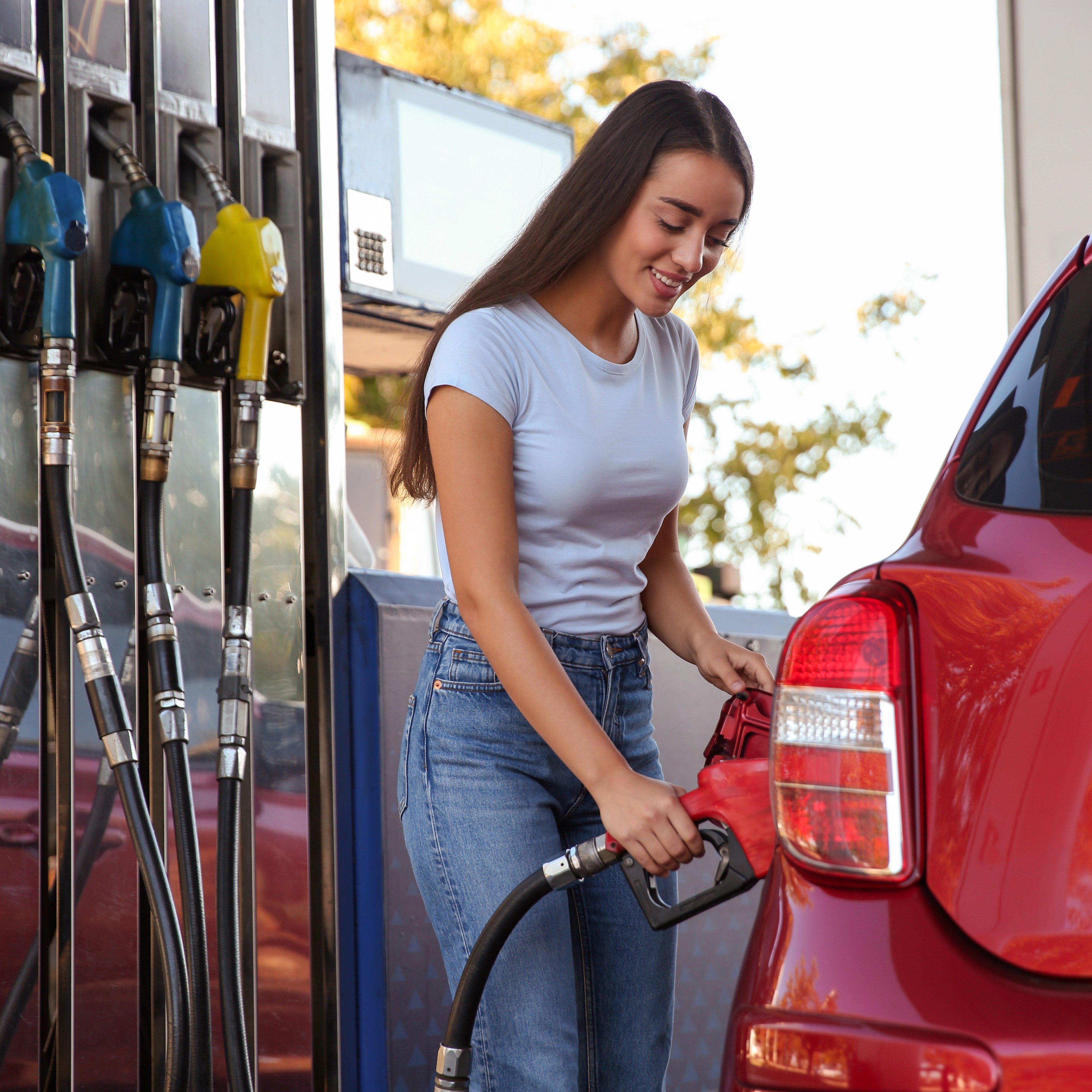 Steady supply and falling oil costs help ease pump prices for motorists